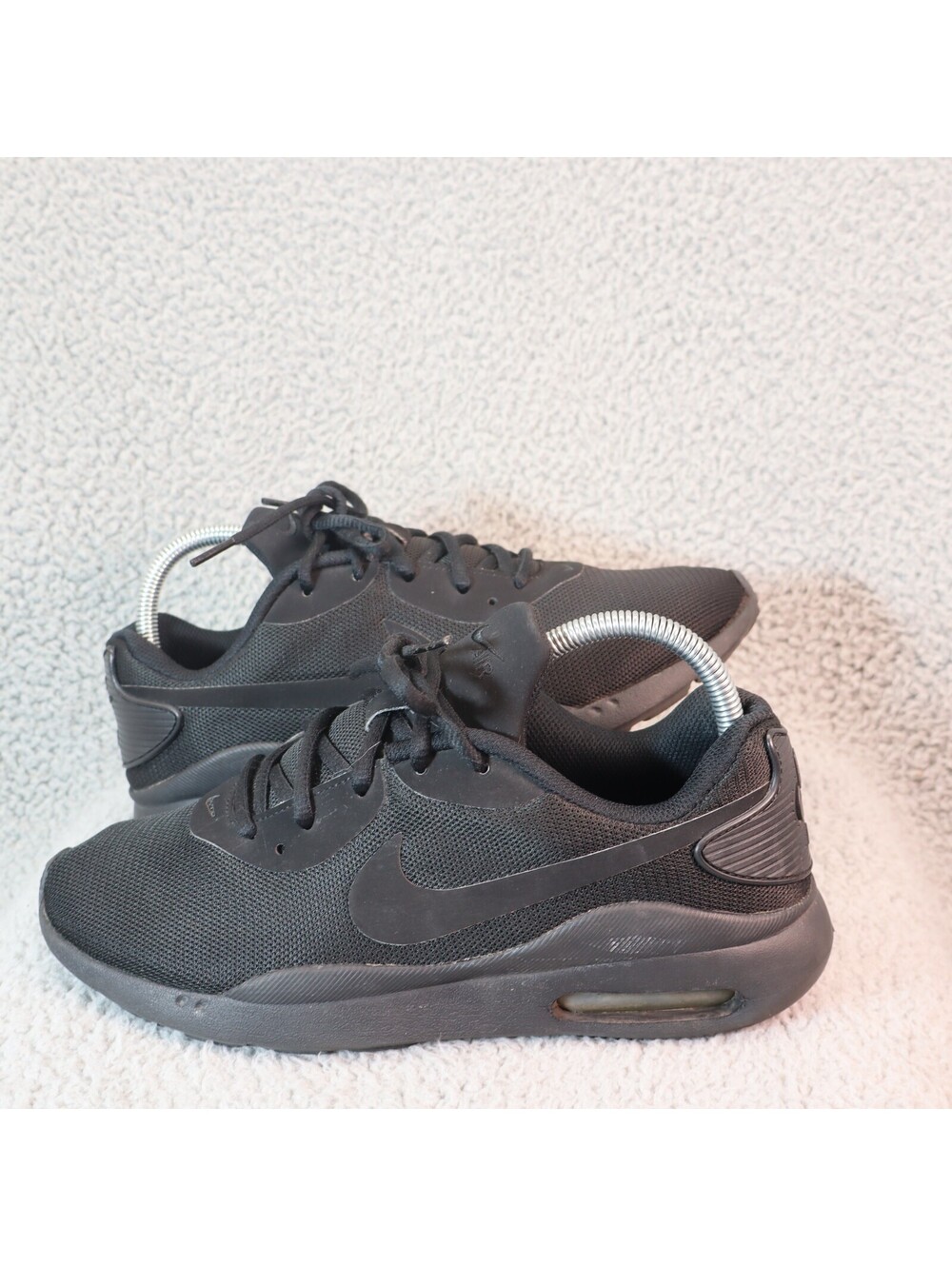 Nike Women sz 9 Air Max Oketo AQ2231-003 Triple Black Run
